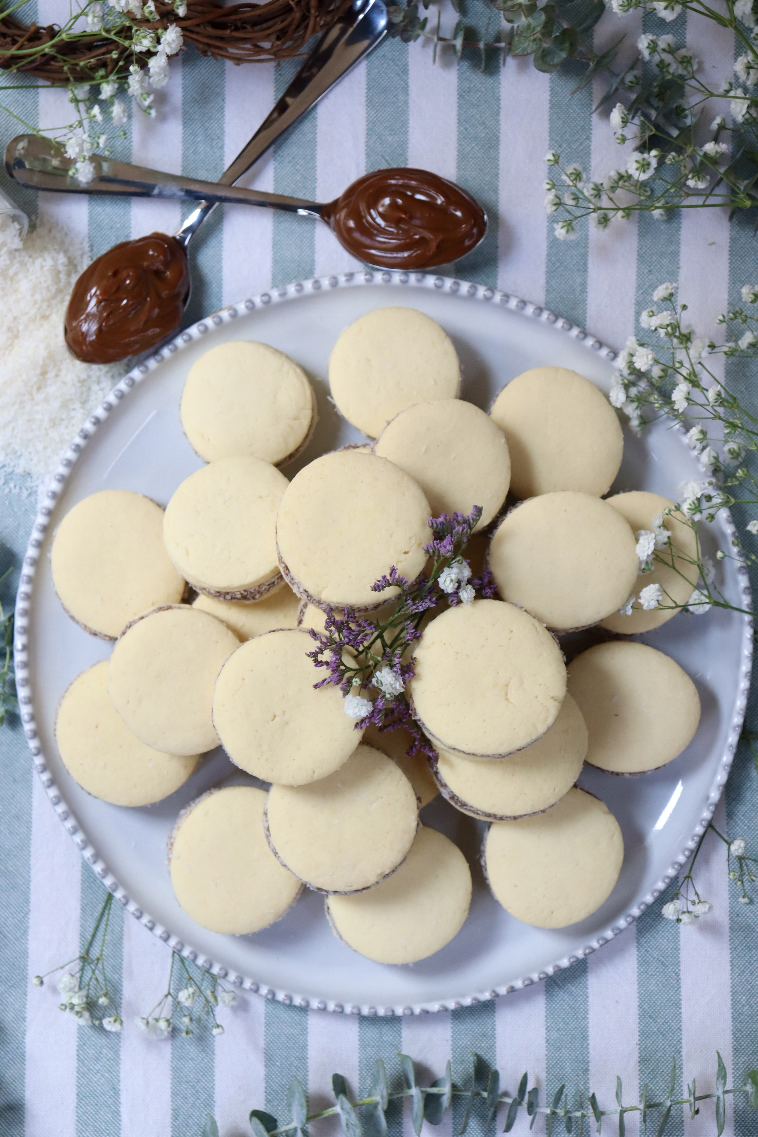 romisbakes recipe argentine cornstarch alfajores