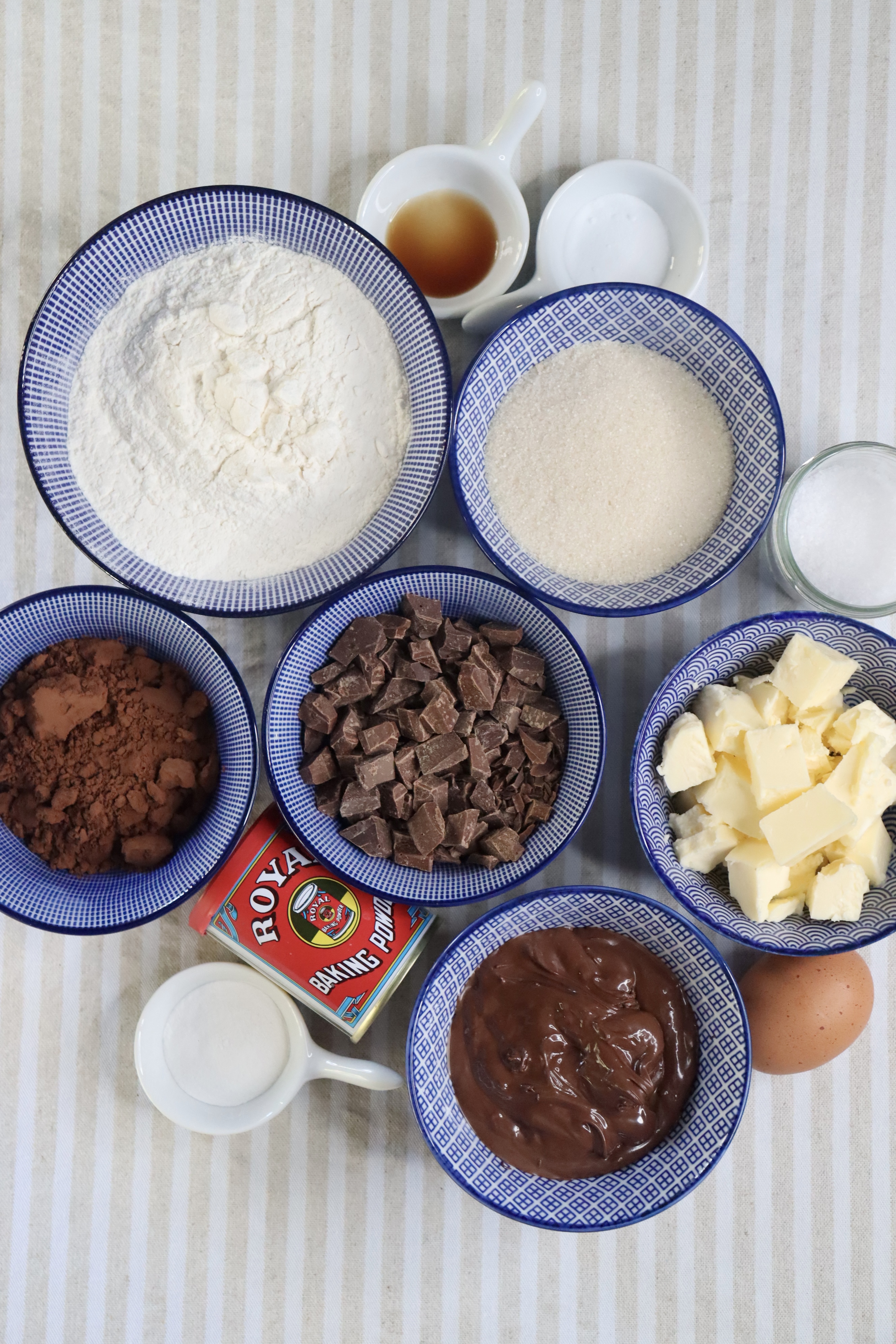 romisbakes recipe chocolate cookies with chocolate chips and Nutella