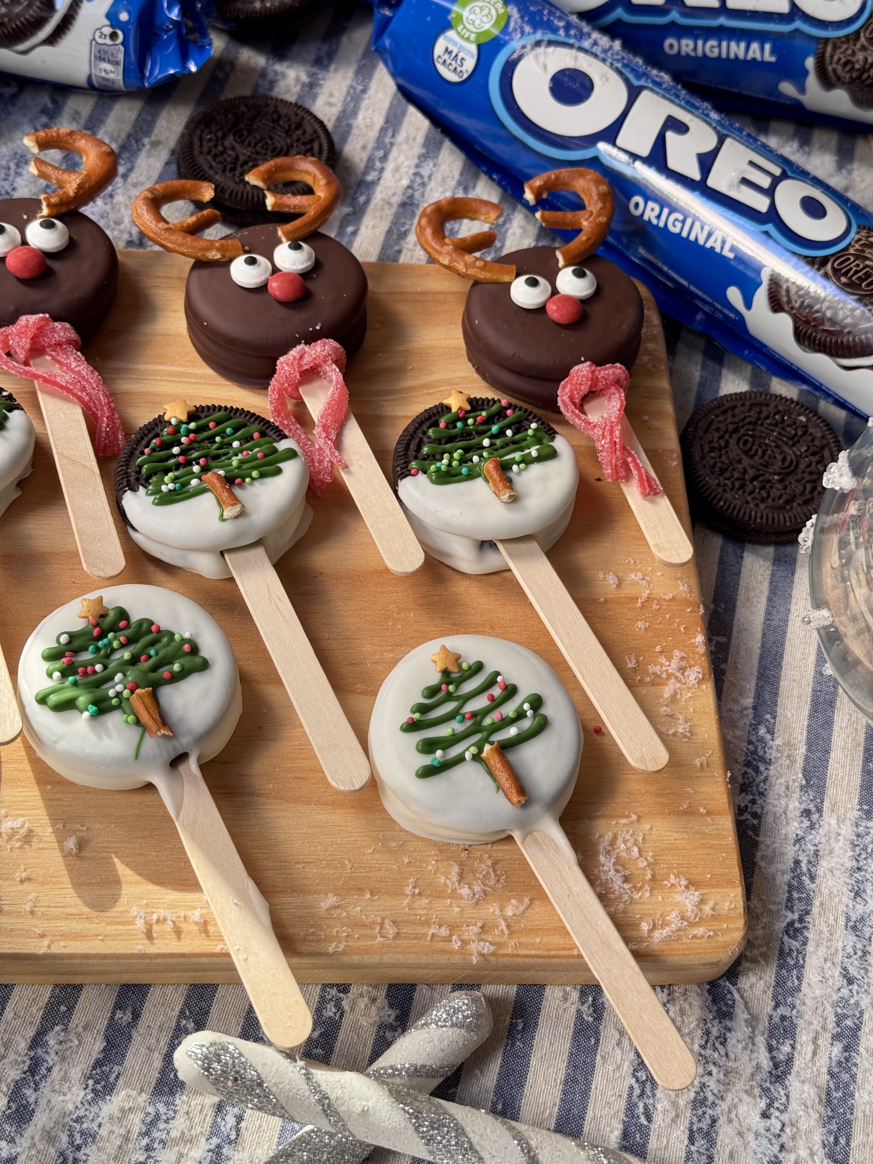 romisbakes recipe Christmas oreo pops