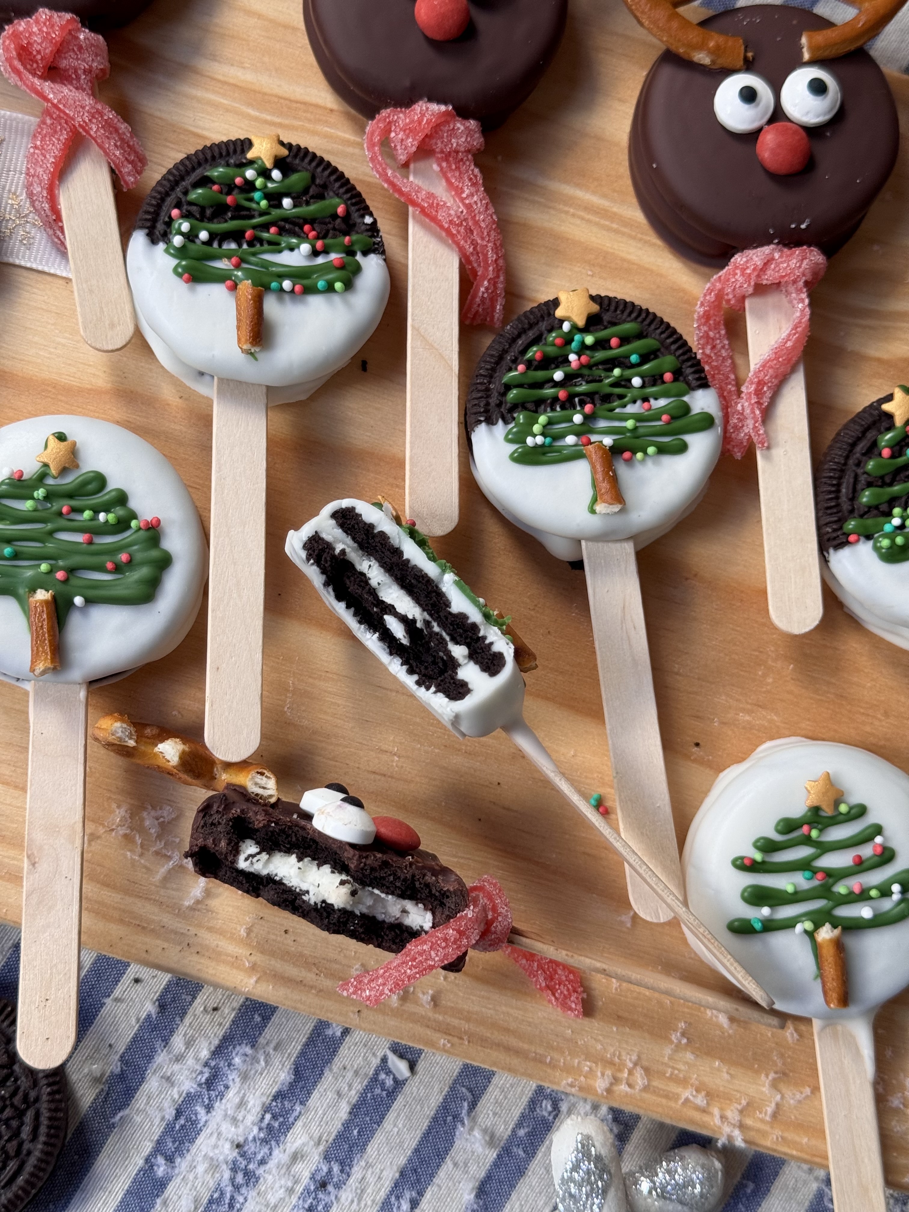 romisbakes recipe Christmas oreo pops