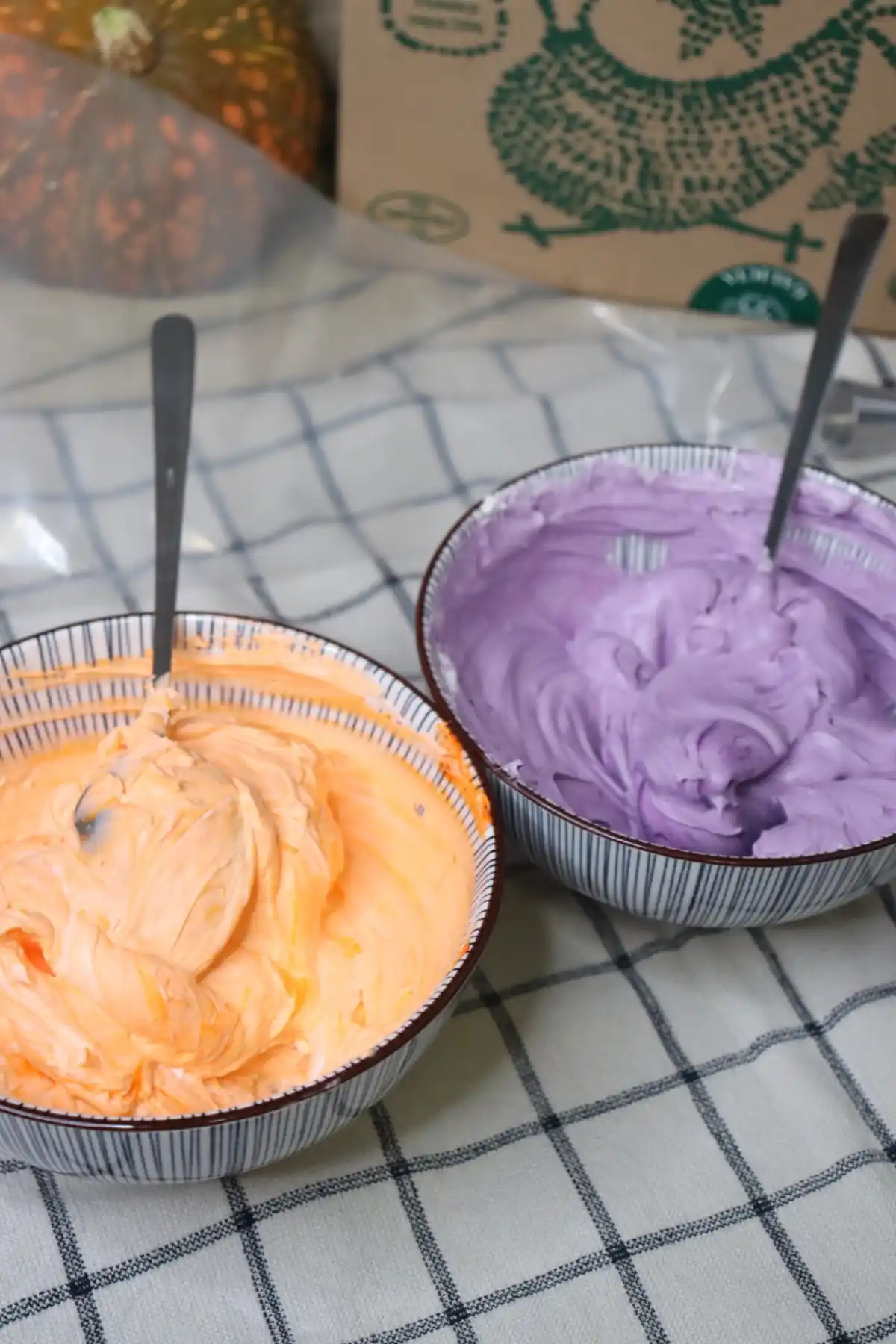romisbakes recipe Haunted halloween cupcakes