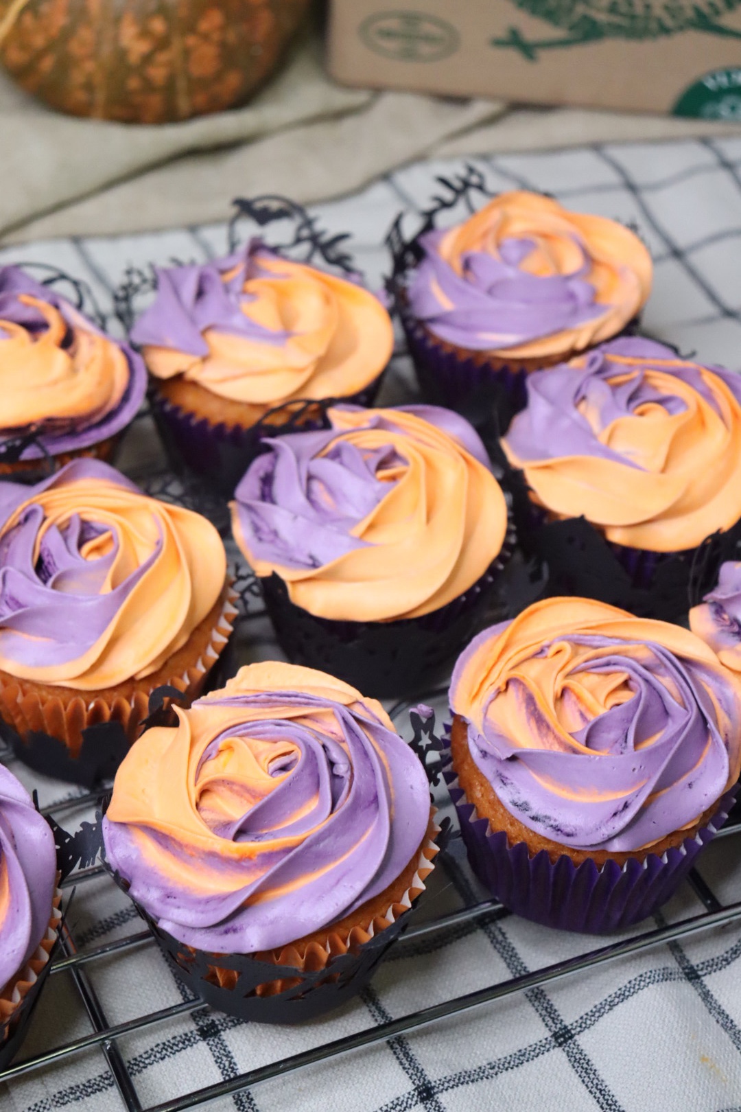 romisbakes recipe haunted halloween cupcakes