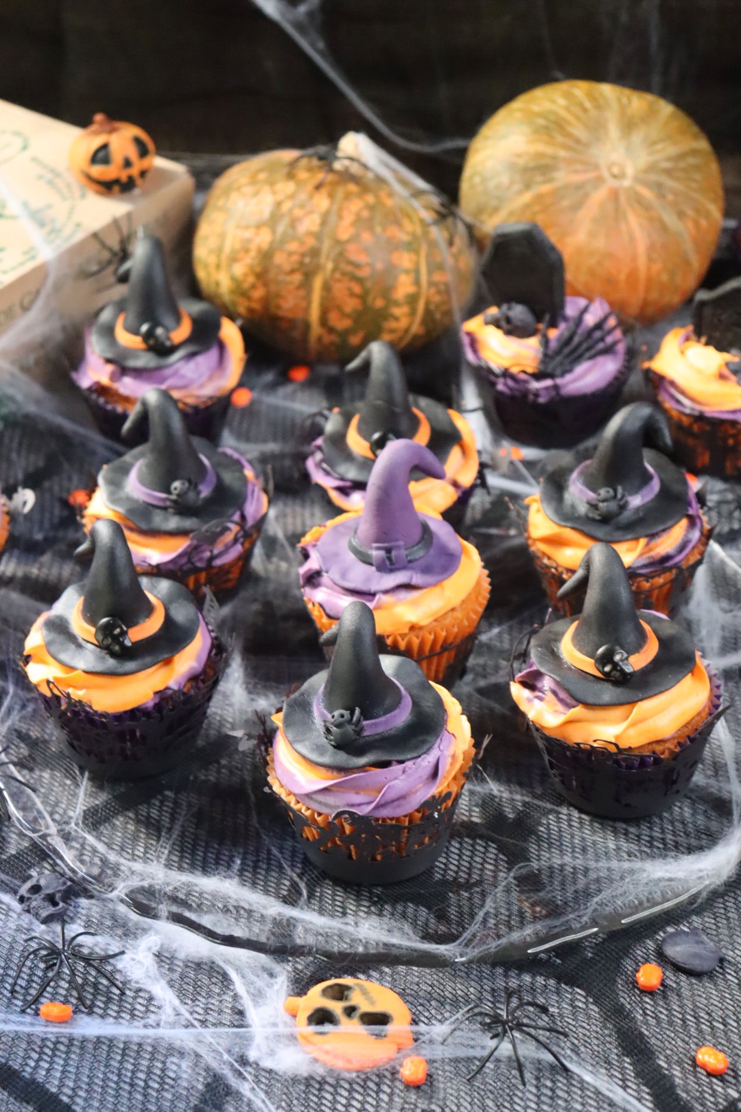 romisbakes recipe haunted halloween cupcakes