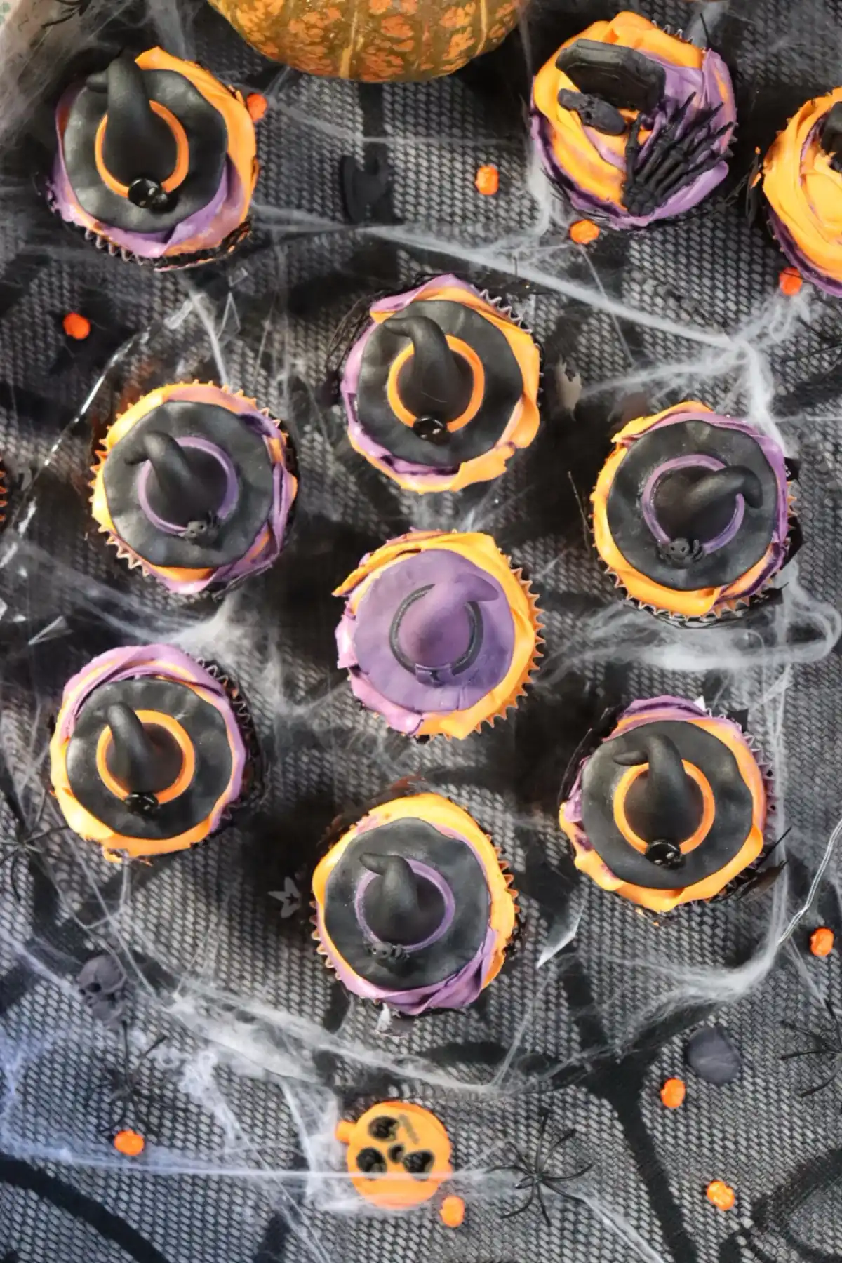 romisbakes recipe Haunted halloween cupcakes