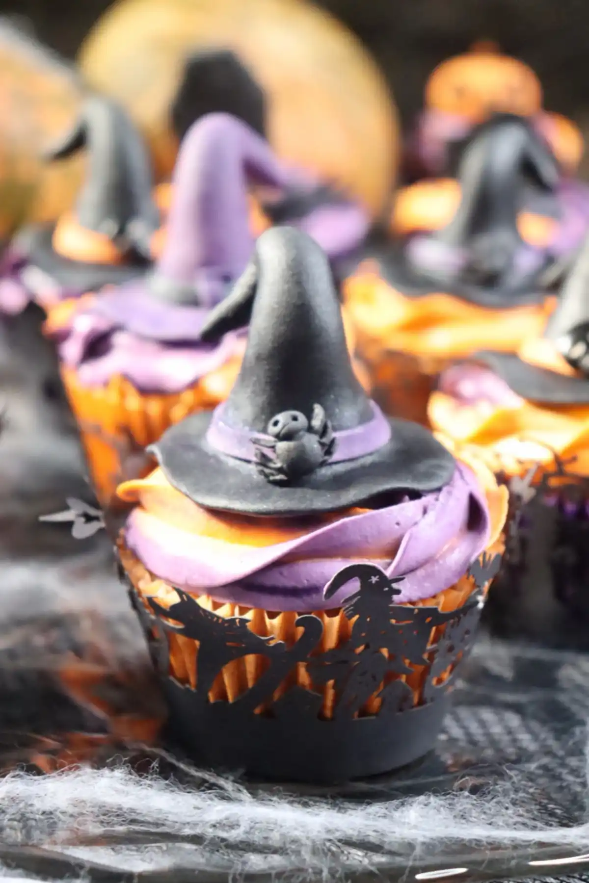 romisbakes recipe Haunted halloween cupcakes