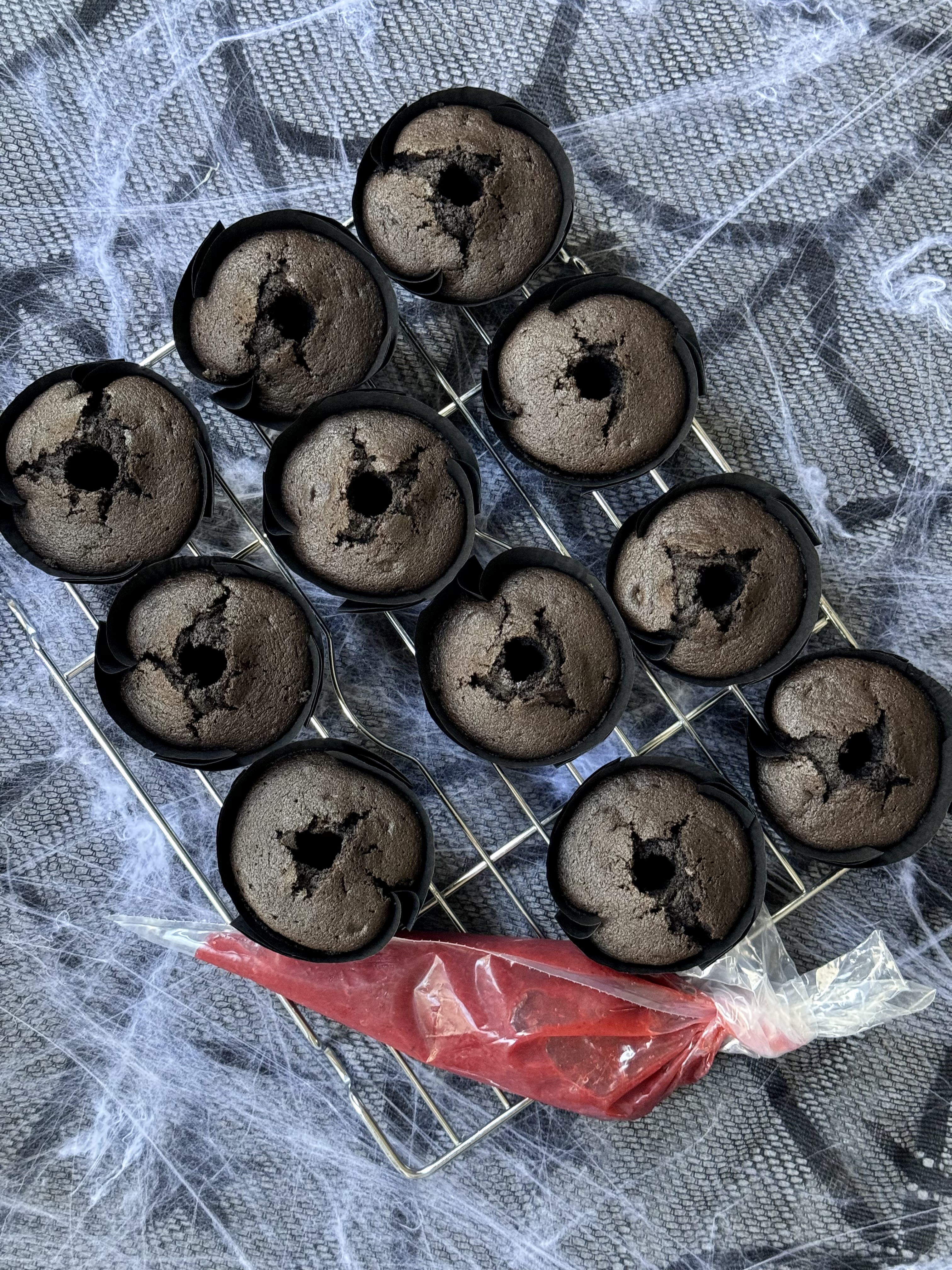 romisbakes recipe halloween oreo cupcakes