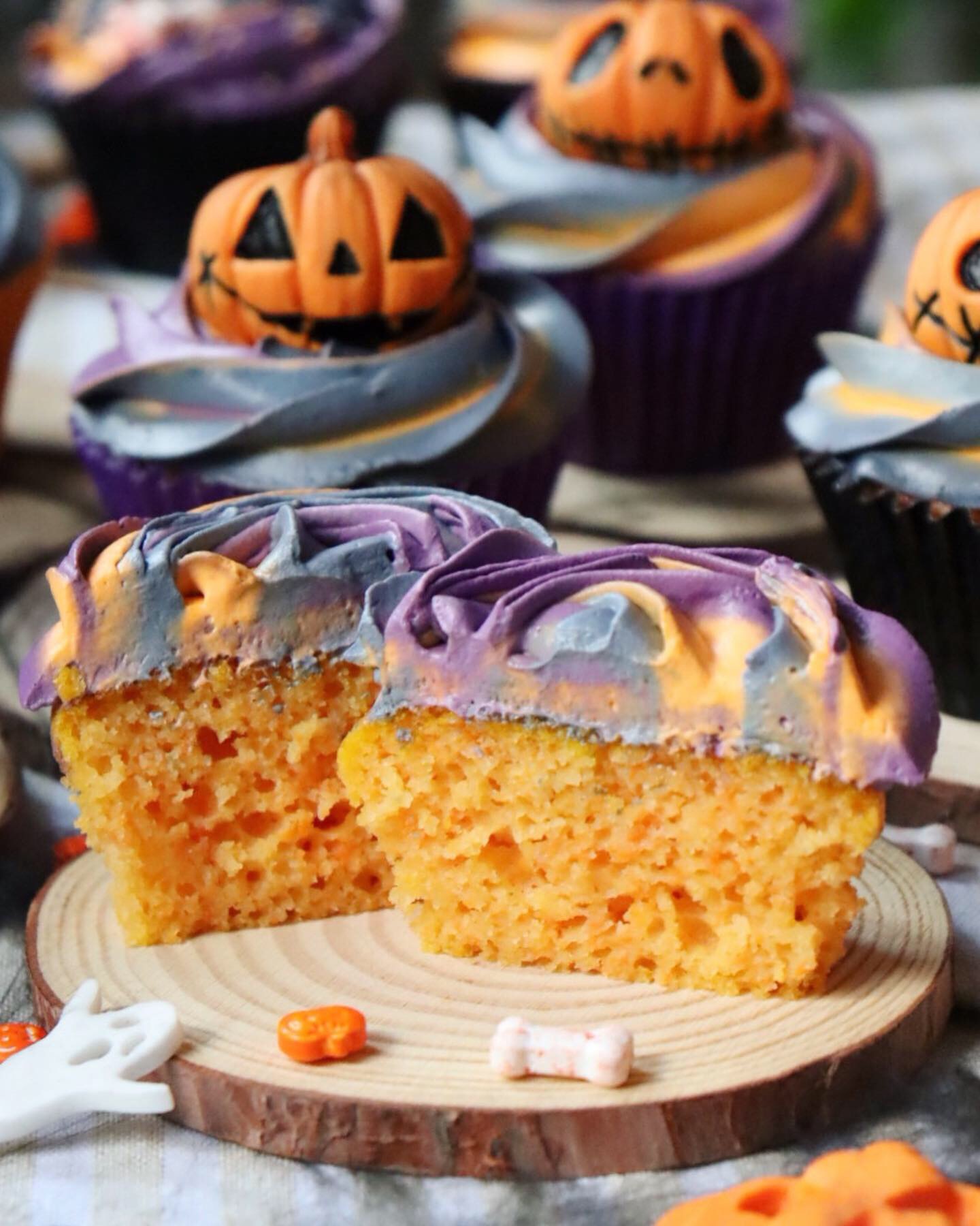 romisbakes recipe scary pumpkin cupcakes