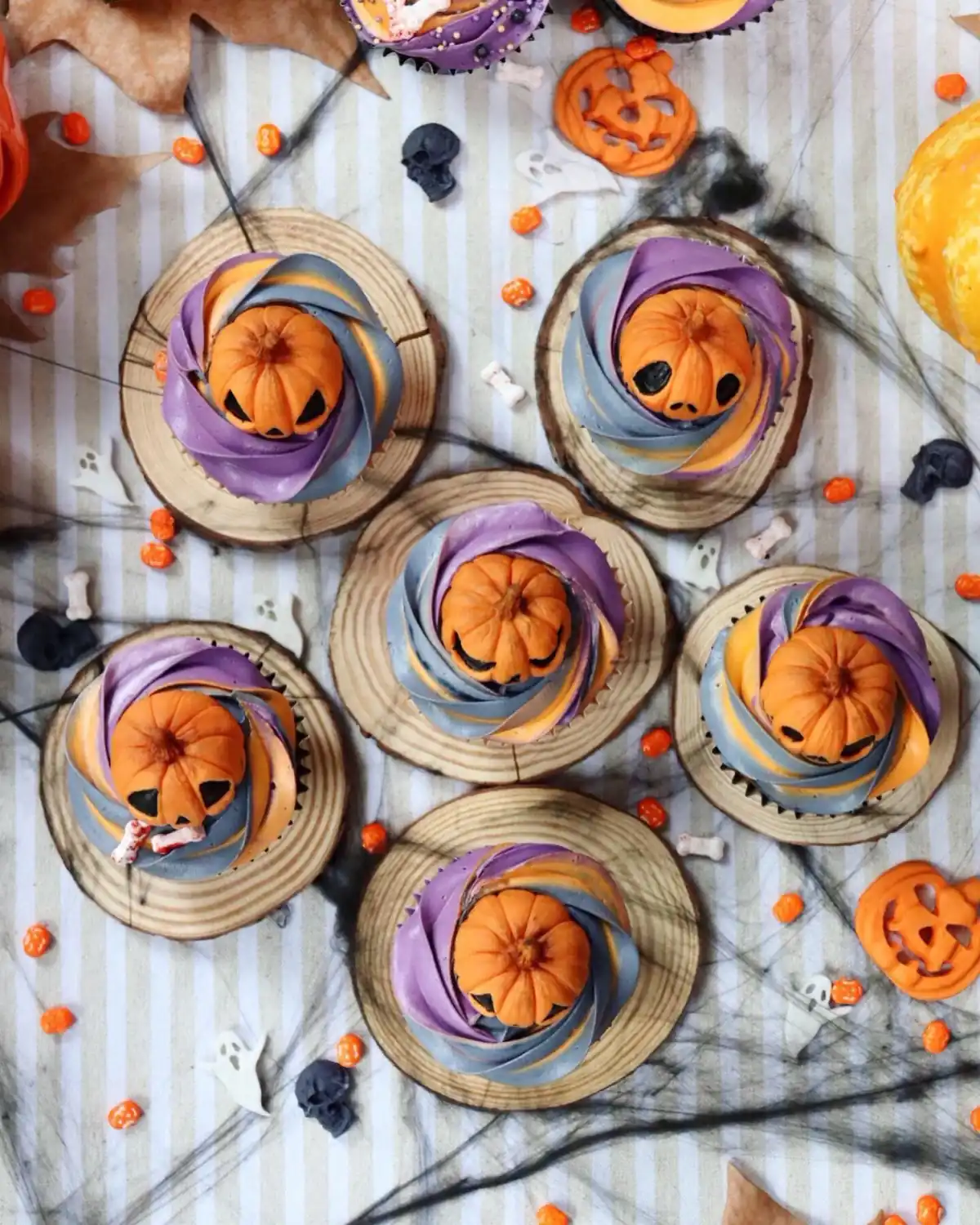 romisbakes recipe Scary Pumpkin Cupcakes