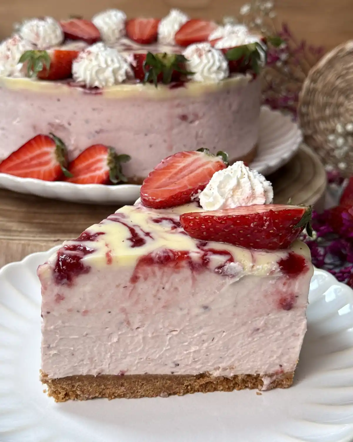 romisbakes recipe Strawberry cheesecake with white chocolate (no-bake)