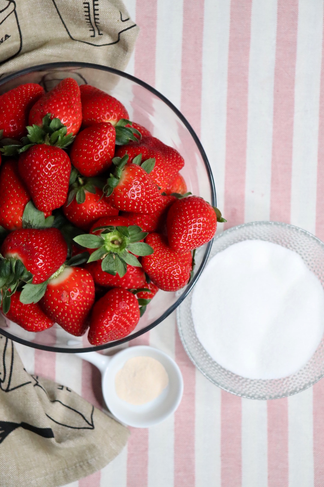 romisbakes recipe strawberry crumble