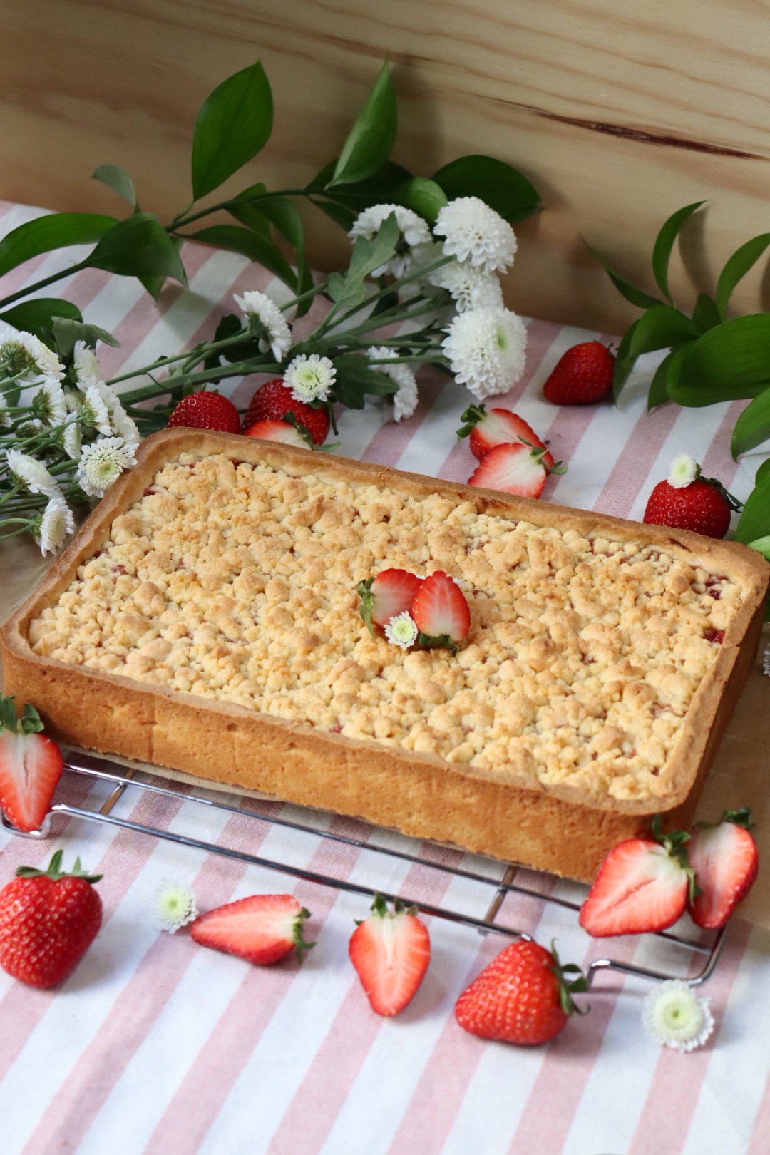 romisbakes recipe strawberry crumble