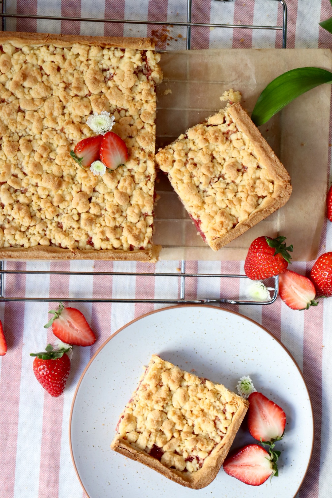 romisbakes recipe strawberry crumble