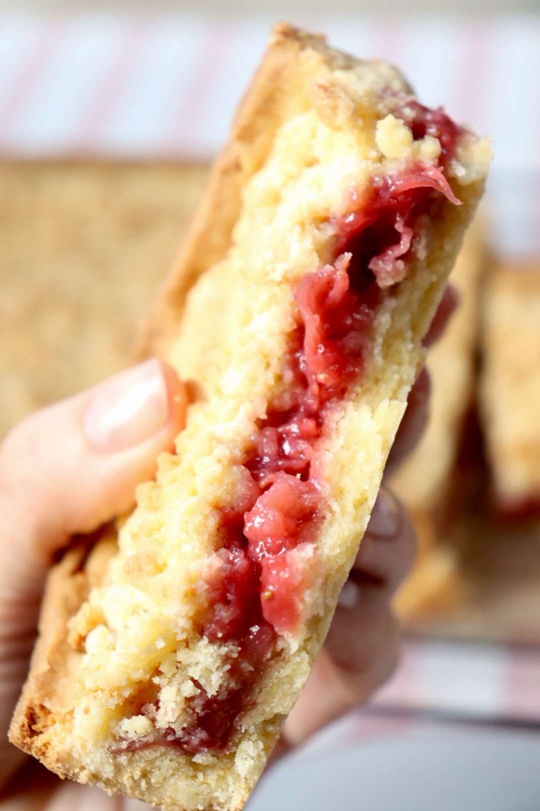 romisbakes recipe strawberry crumble