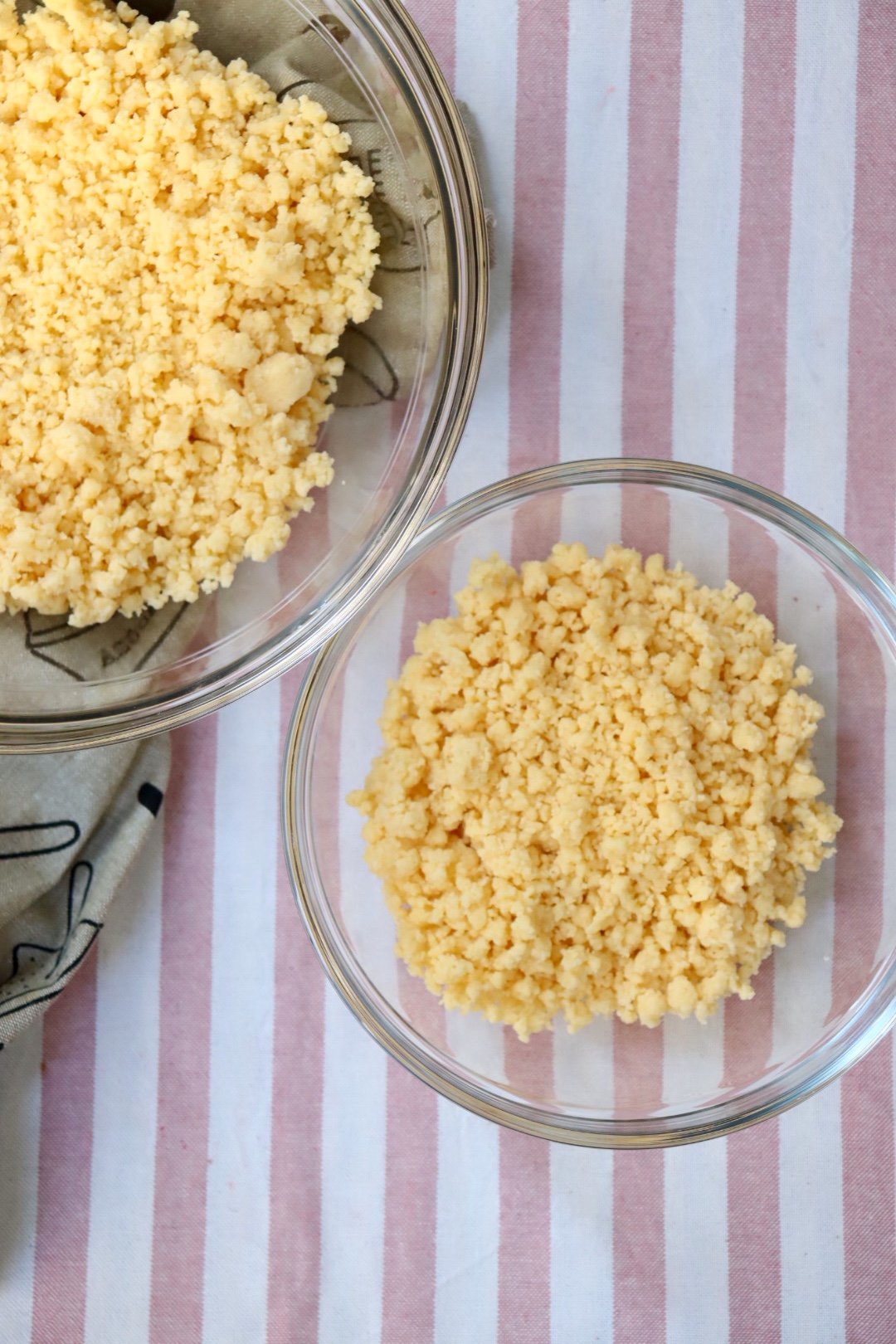 romisbakes recipe strawberry crumble