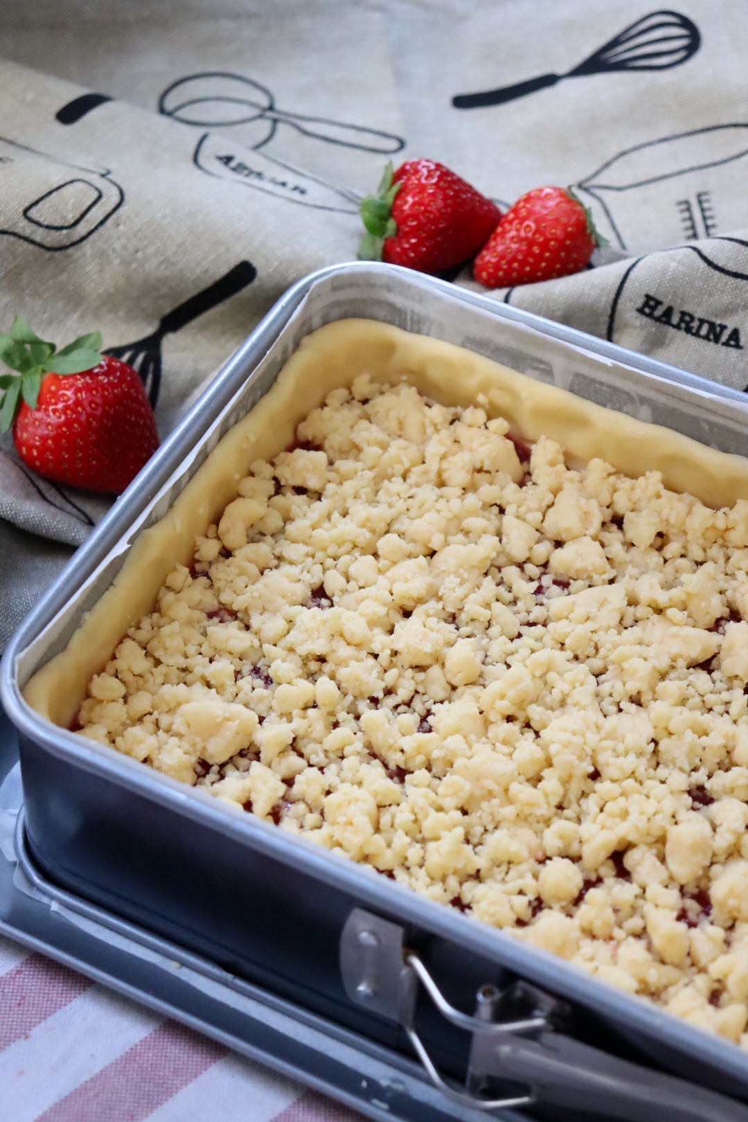 romisbakes recipe strawberry crumble