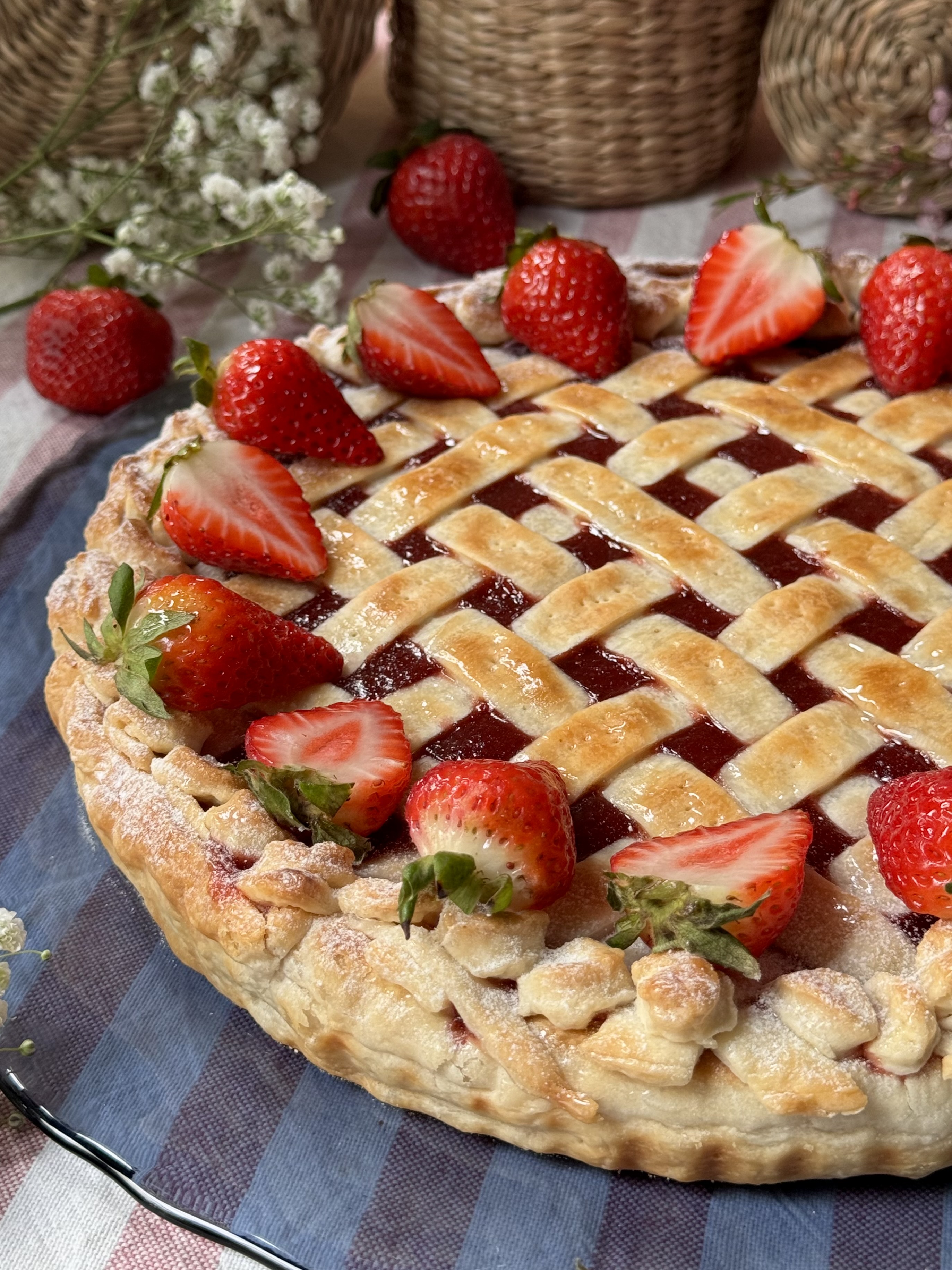 romisbakes receta Tarta de hojaldre con crema pastelera y fresa