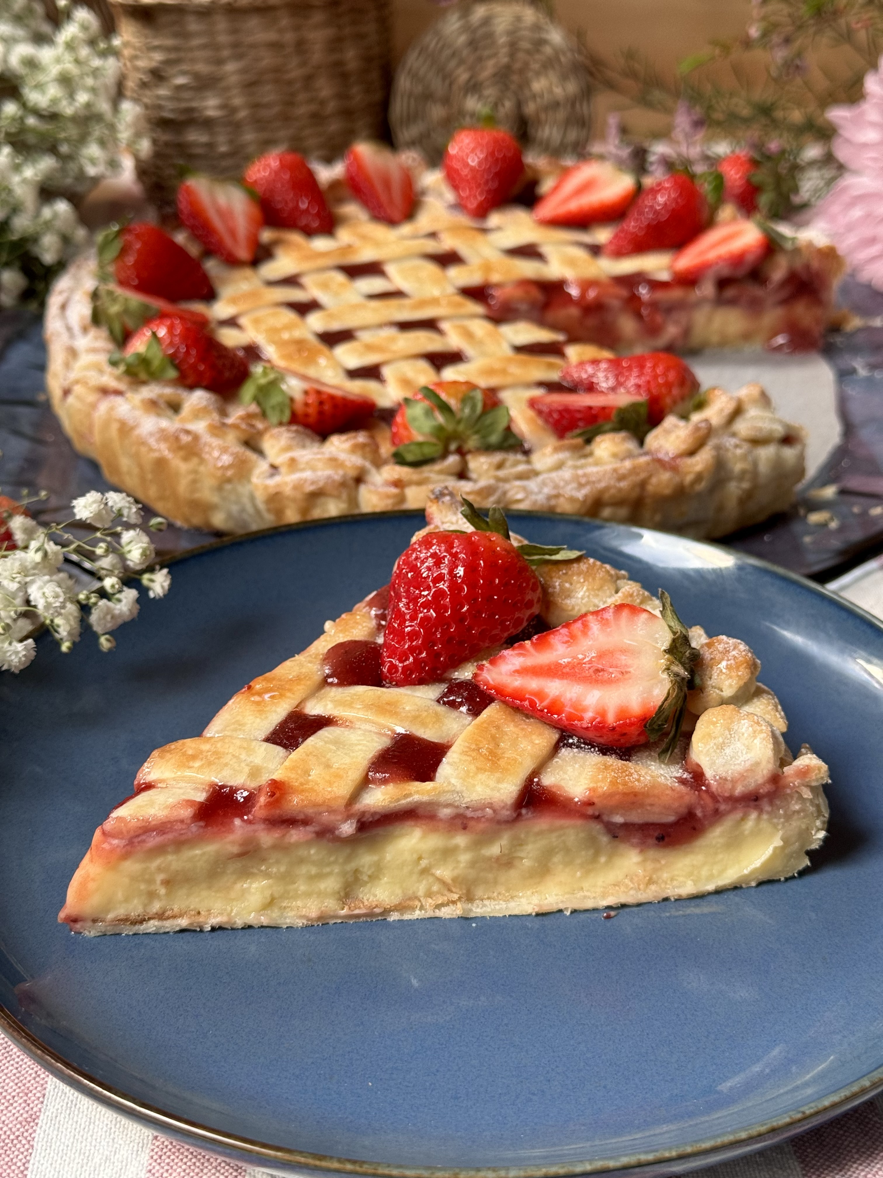 romisbakes receta Tarta de hojaldre con crema pastelera y fresa