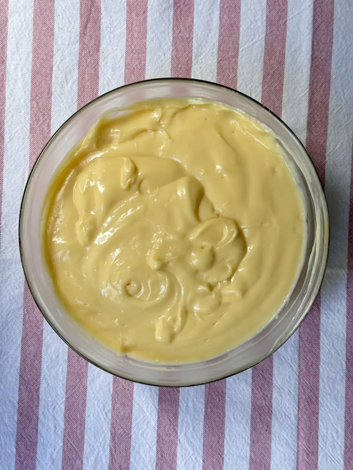 romisbakes recipe Puff pastry cake with pastry cream and strawberry