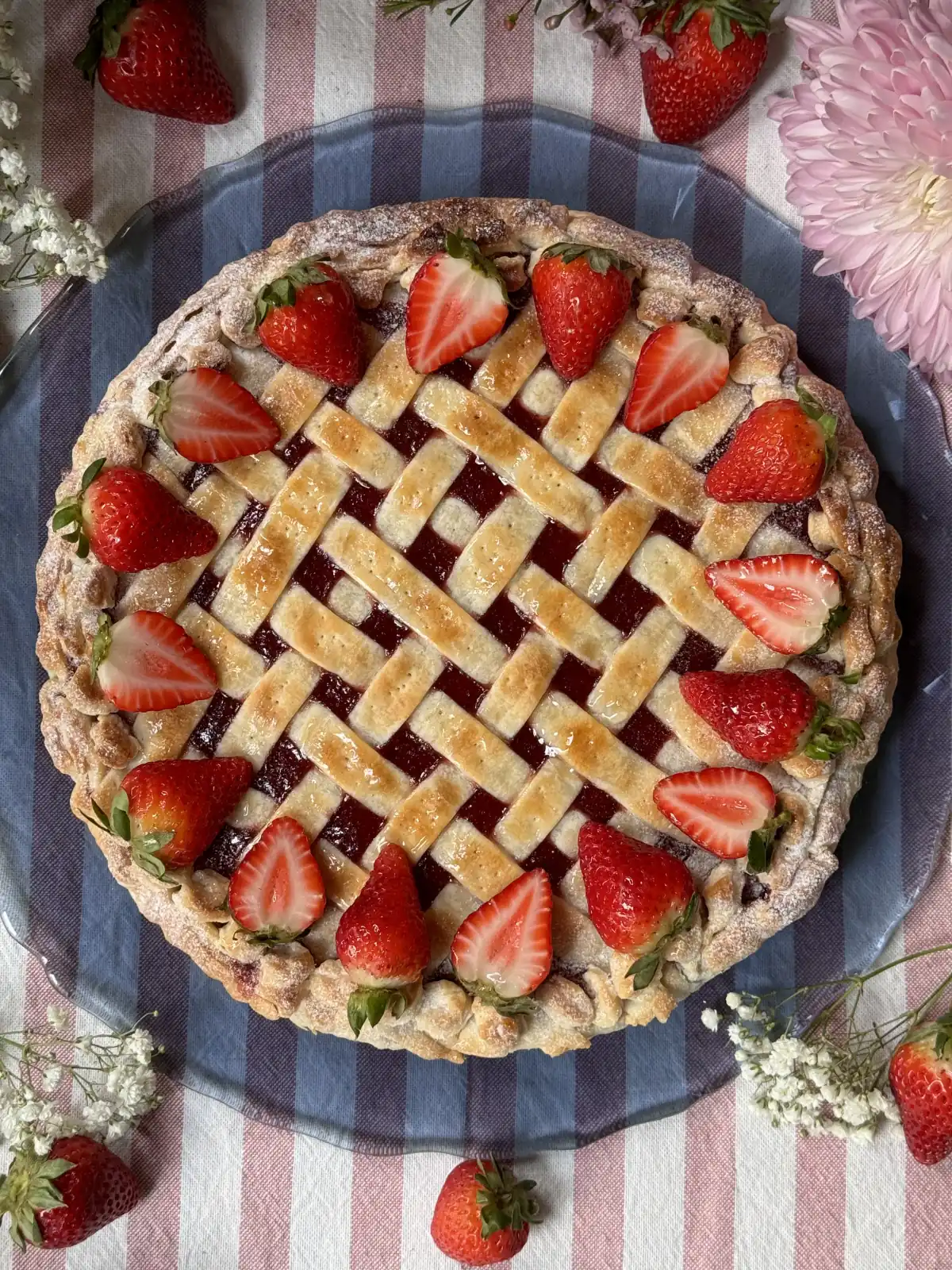 romisbakes recipe Puff pastry cake with pastry cream and strawberry